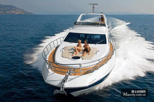 Azimut 64������������ƽ��