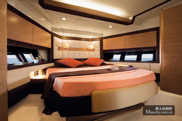 Azimut 64������������ƽ��
