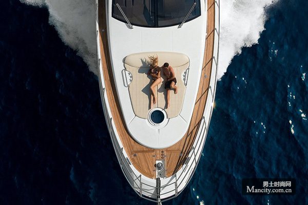 Azimut 64������������ƽ��